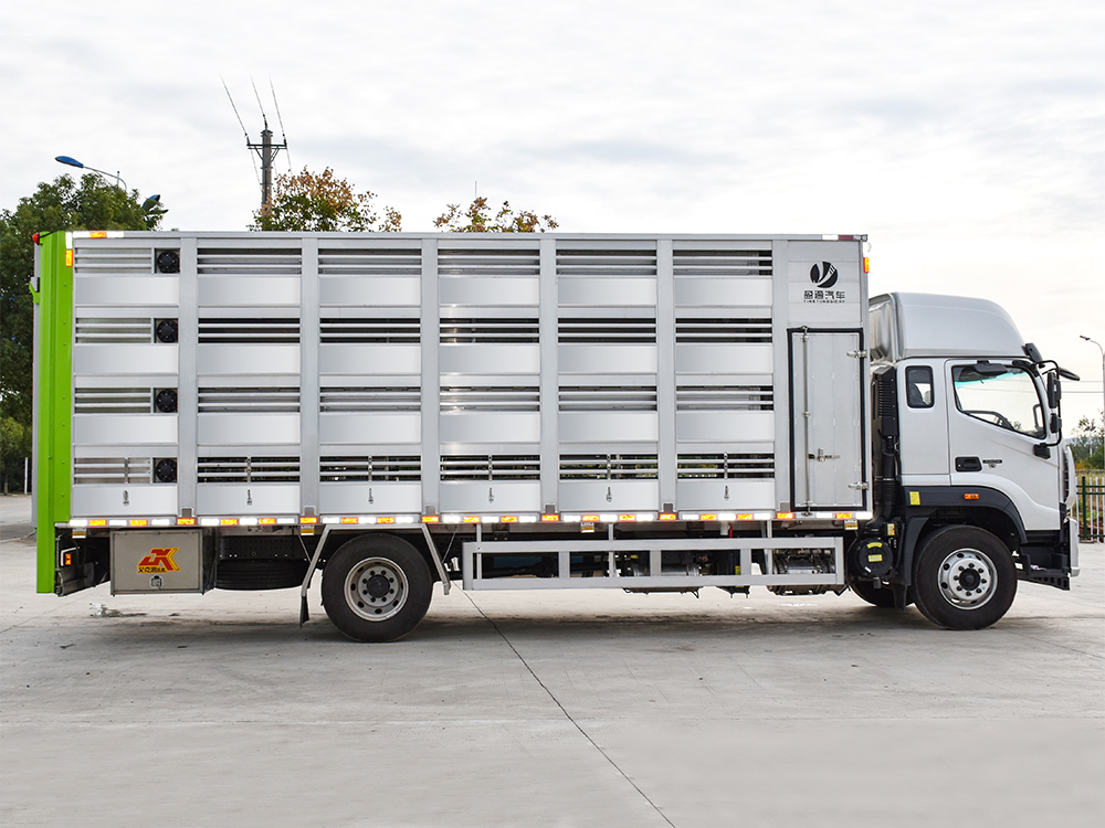 CLT5181XCQBJ6雛禽運(yùn)輸車